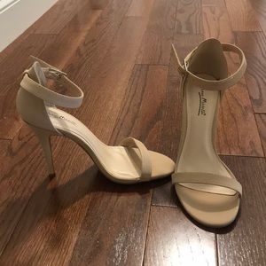 Nude pumps